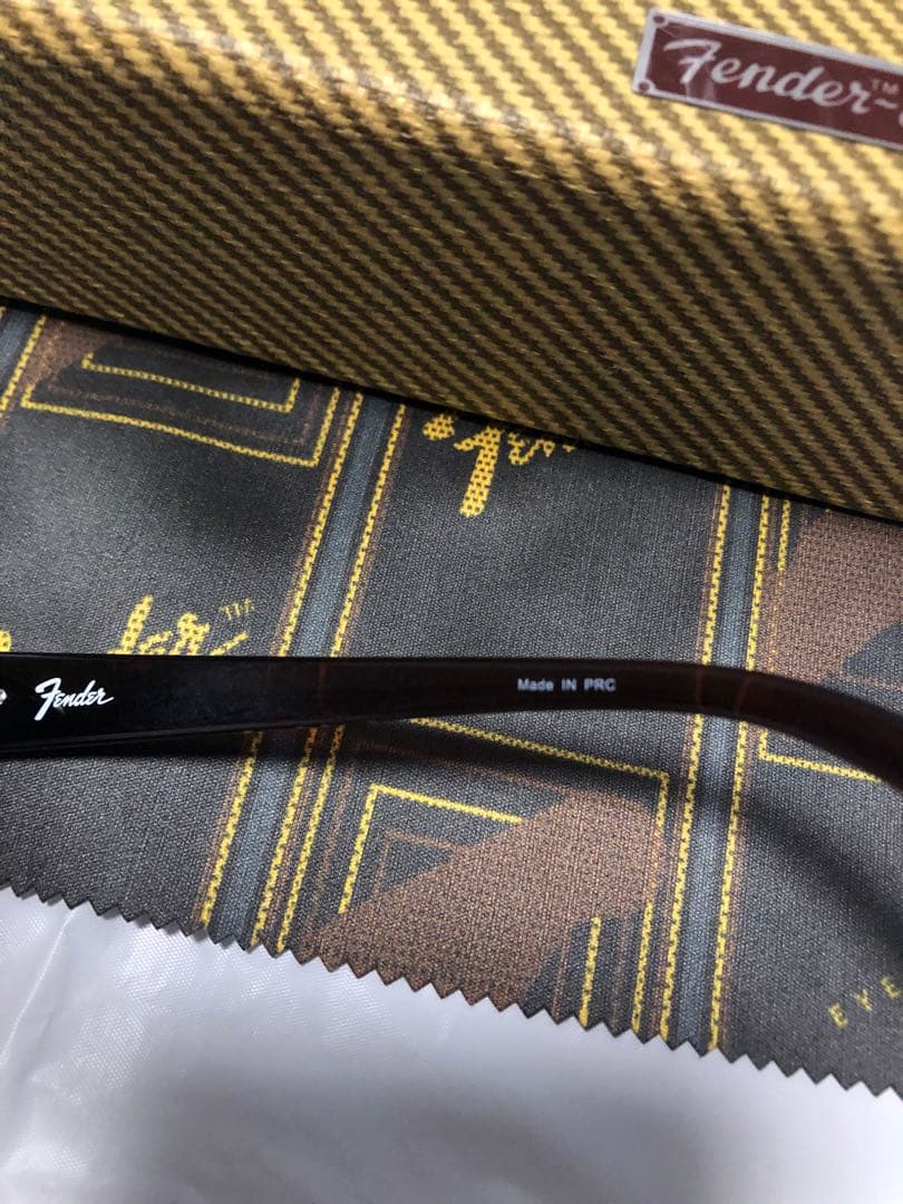 FENDER タグ付き　サングラス