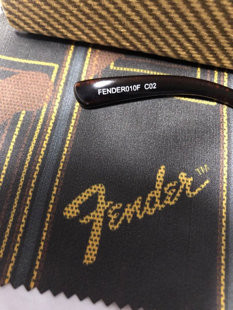 FENDER タグ付き　サングラス