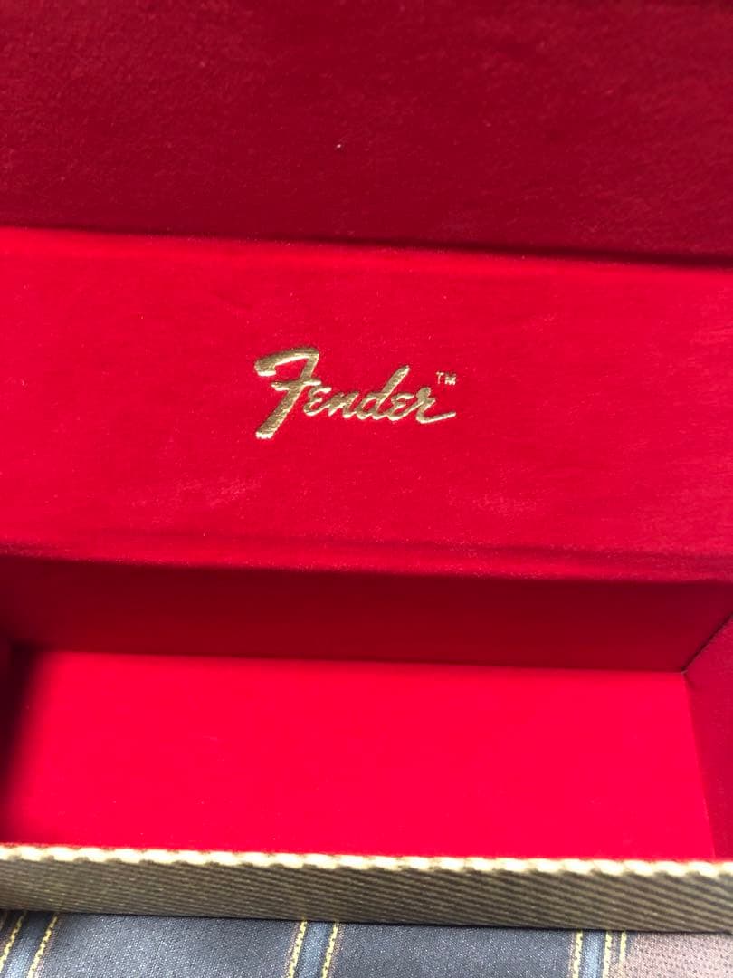 FENDER タグ付き　サングラス