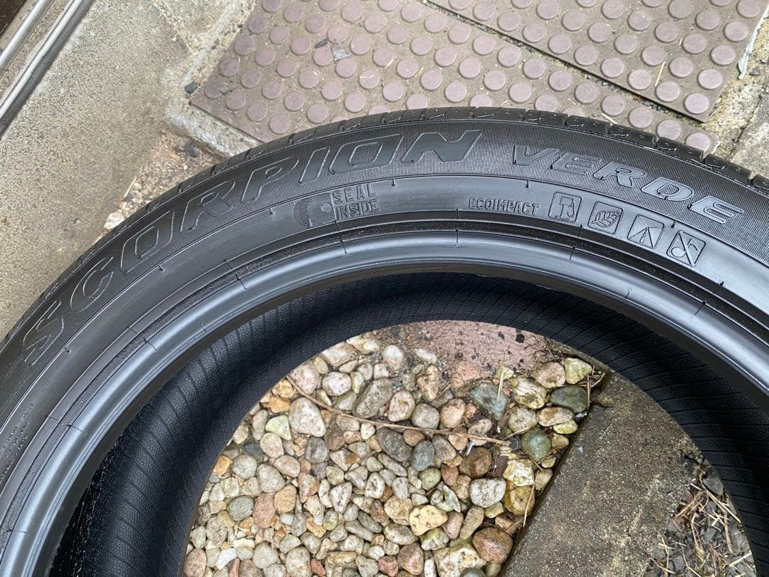 ①シオニー！ピレリ 255/45R19 スコーピオン