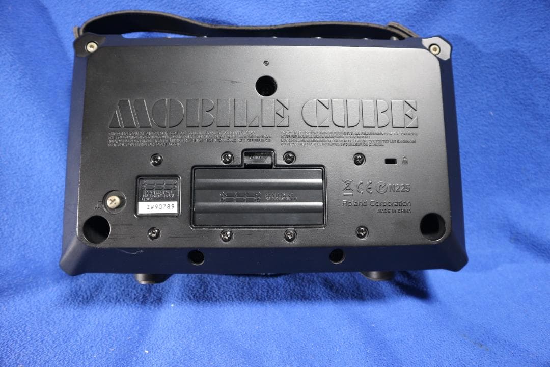 Roland Mobile Cube　電池駆動　入力2系統　小型ポータブル