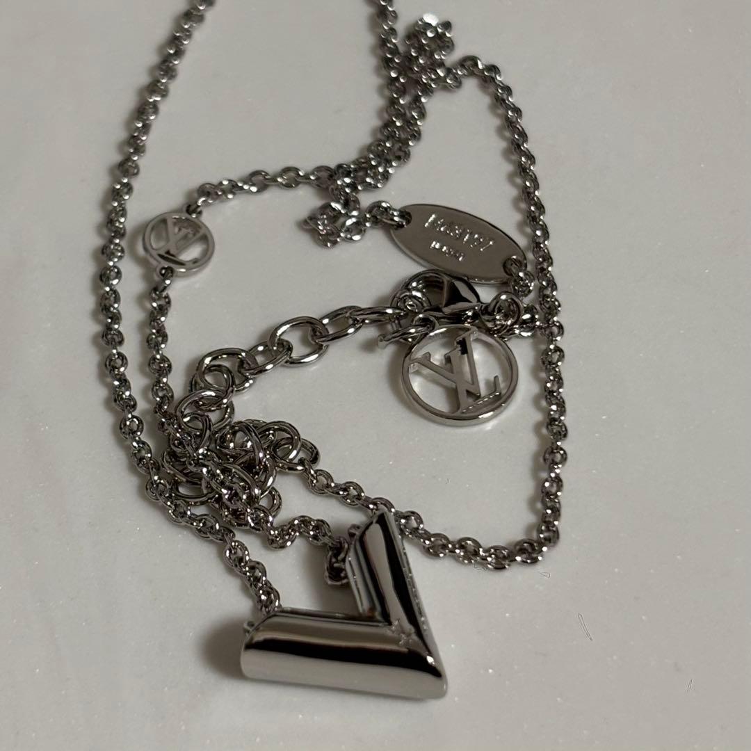 LOUIS VUITTON エッセンシャル　Vネックレス シルバー　付属品
