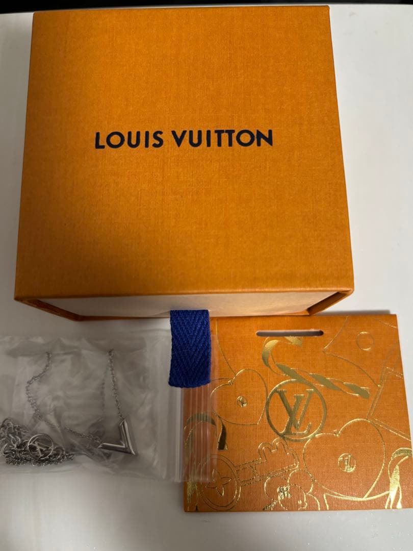 LOUIS VUITTON エッセンシャル　Vネックレス シルバー　付属品