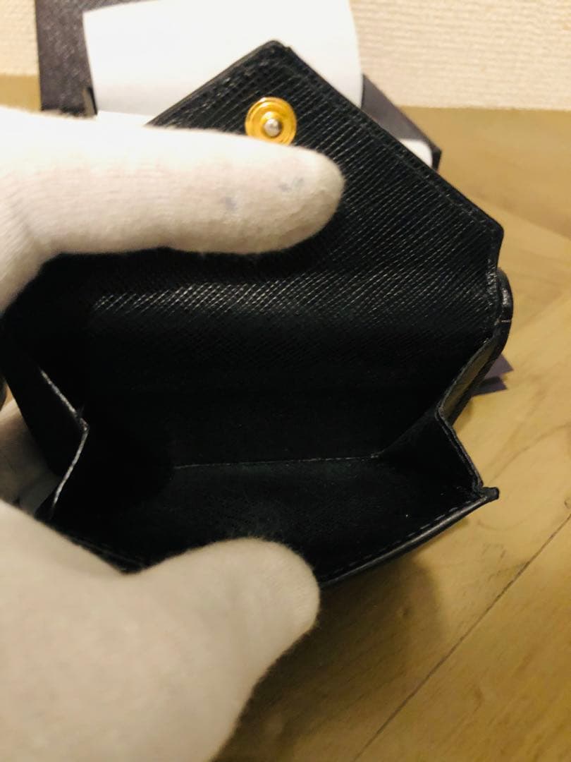 プラダ　三つ折り財布　ICチップ(RFID)搭載