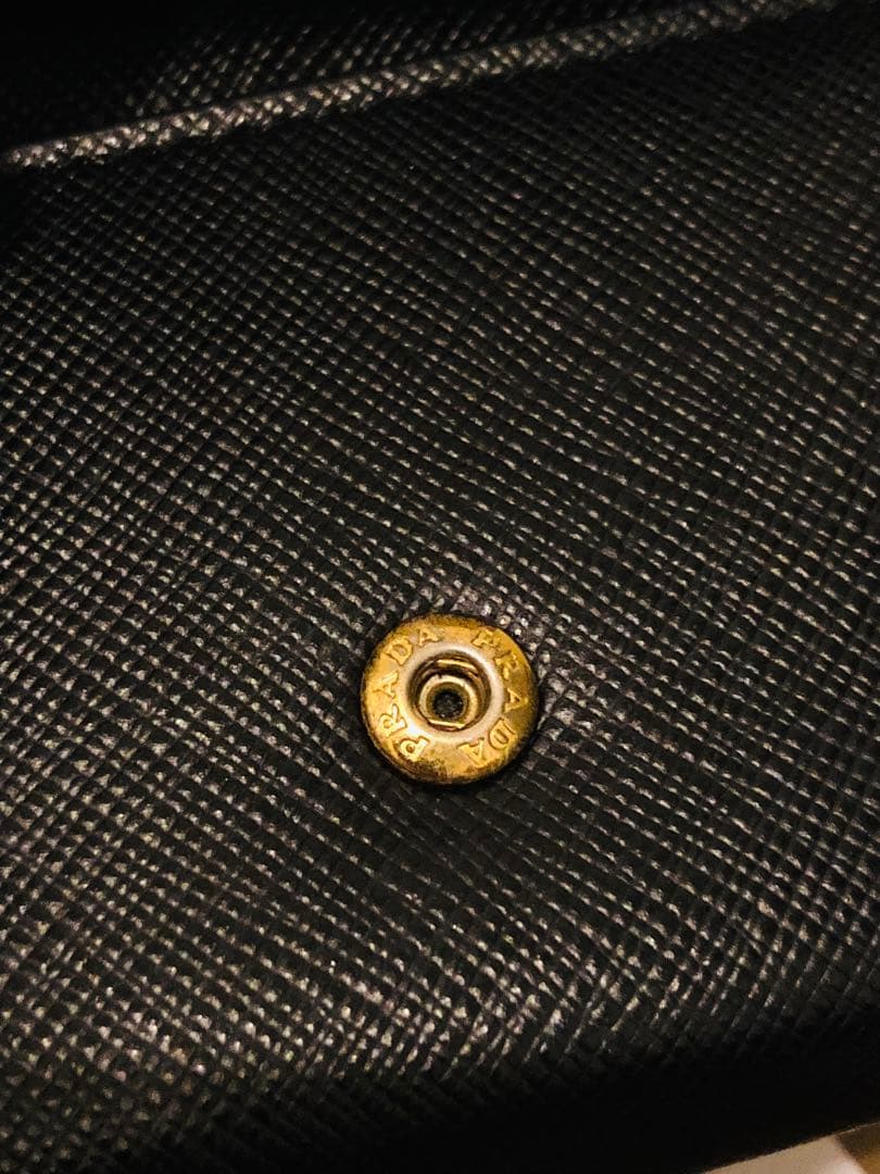 プラダ　三つ折り財布　ICチップ(RFID)搭載