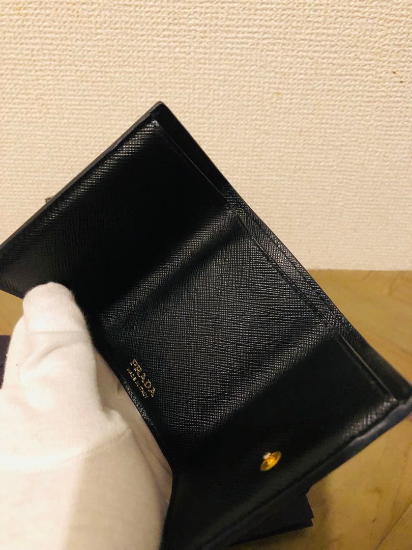 プラダ　三つ折り財布　ICチップ(RFID)搭載