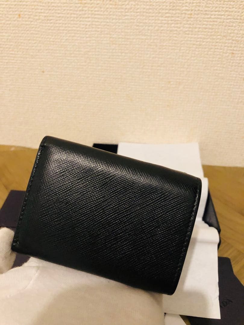 プラダ　三つ折り財布　ICチップ(RFID)搭載
