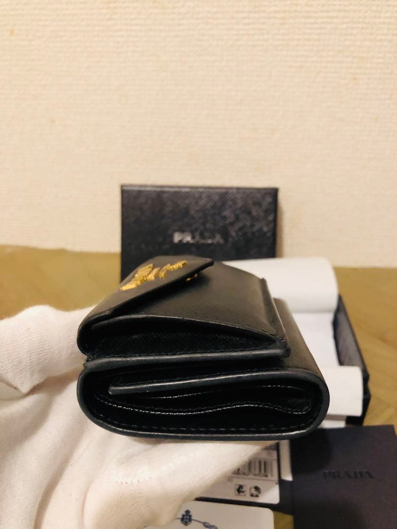プラダ　三つ折り財布　ICチップ(RFID)搭載