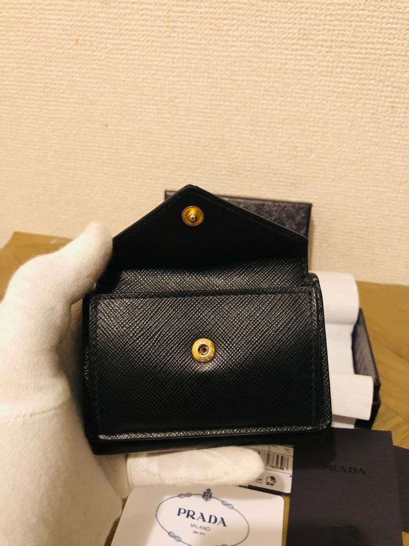 プラダ　三つ折り財布　ICチップ(RFID)搭載