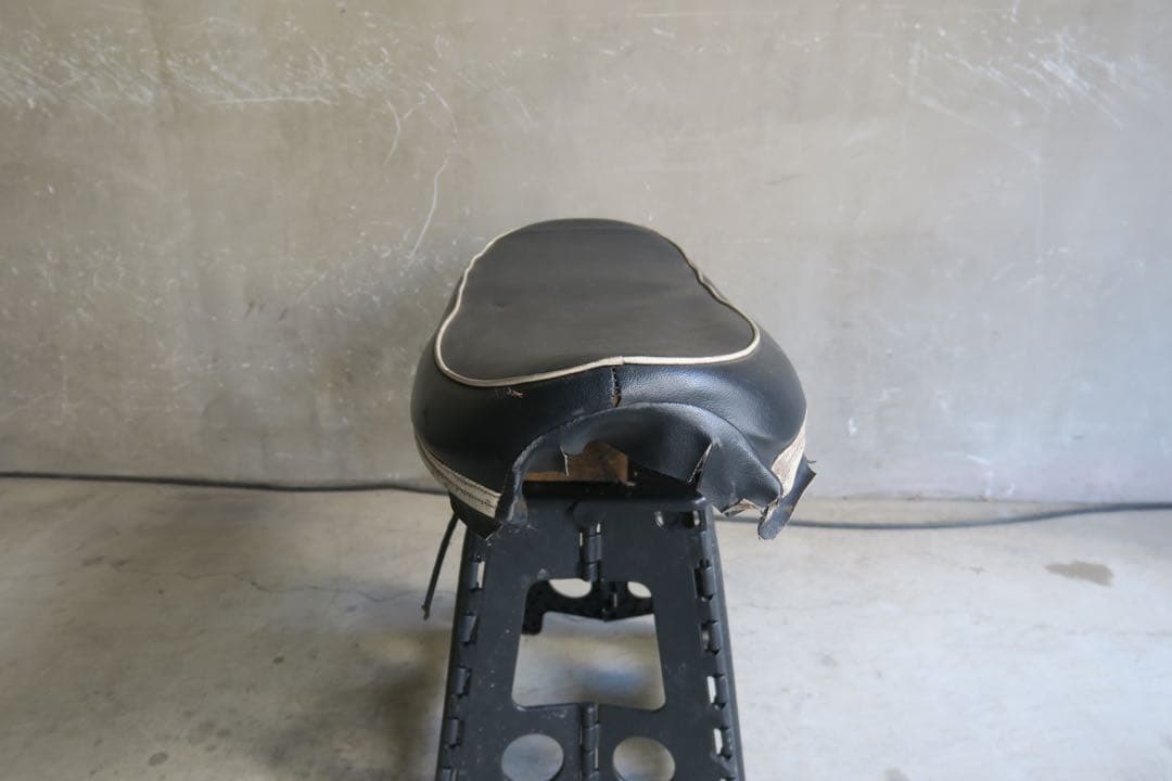 TRIUMPH トライアンフ シート 1969 TR6 ラズルダズル BSA