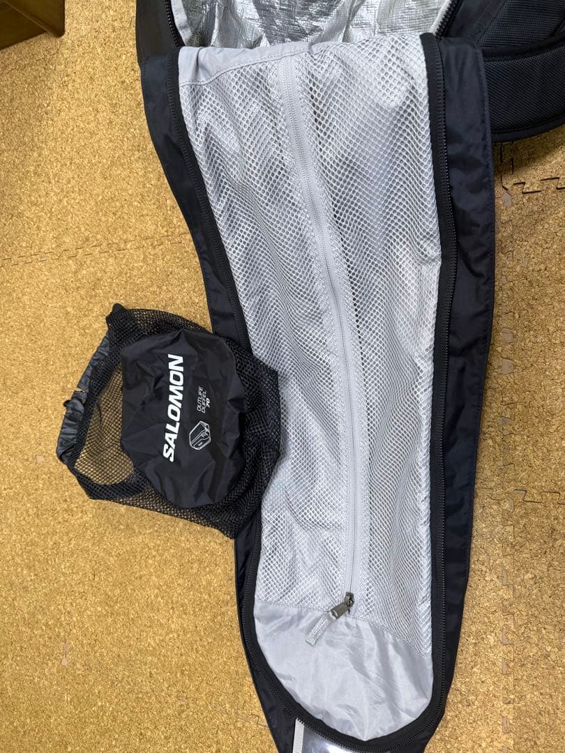 美品サロモンOUTLIFE DUFFEL 70 黒ダッフルバッグ　リュック