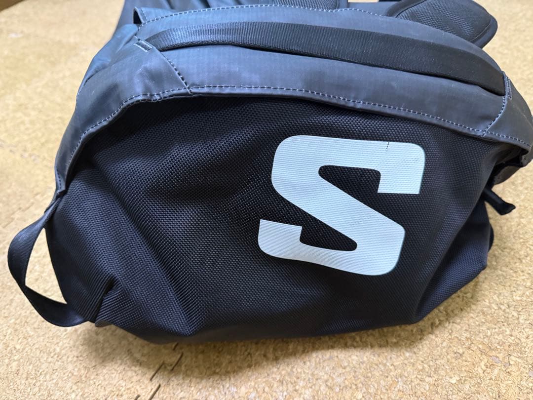 美品サロモンOUTLIFE DUFFEL 70 黒ダッフルバッグ　リュック