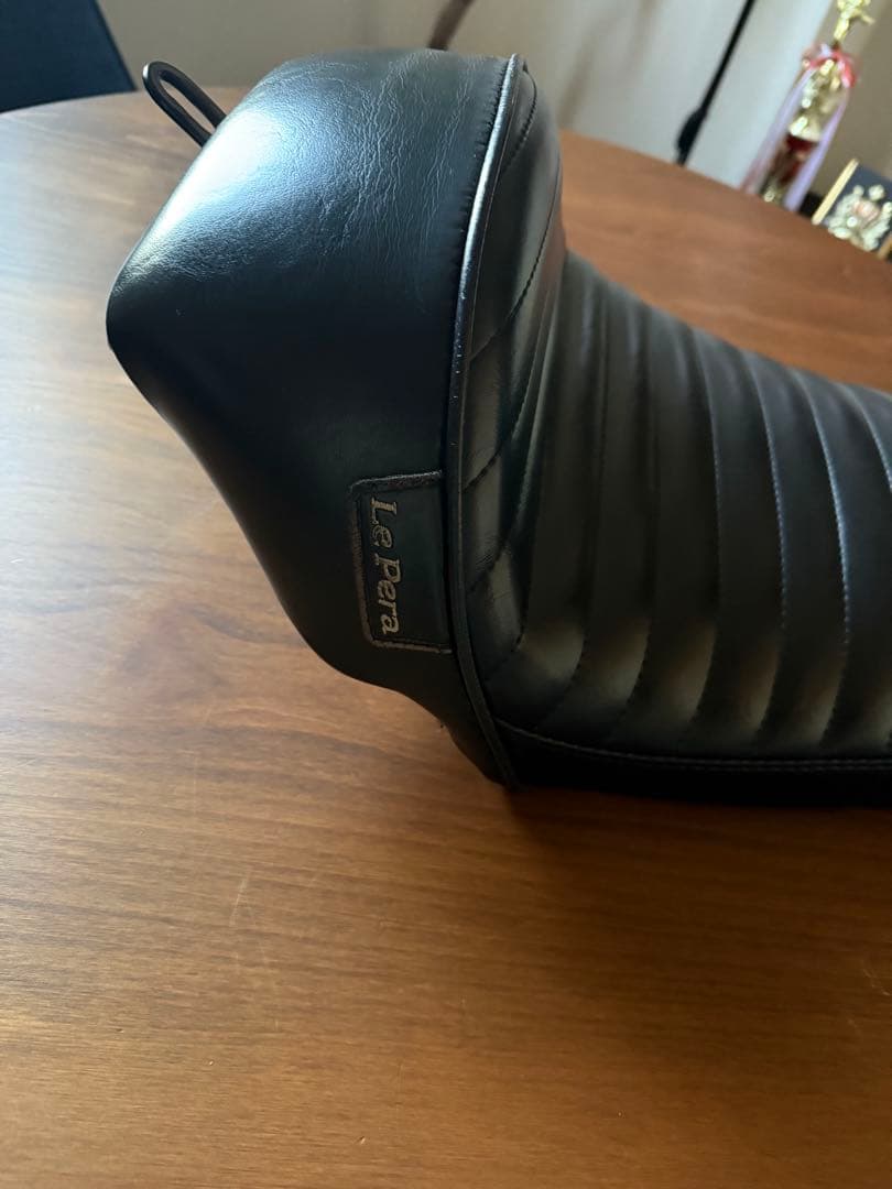 ラペラ　Pleated Stitch STUBS CAFE SEAT