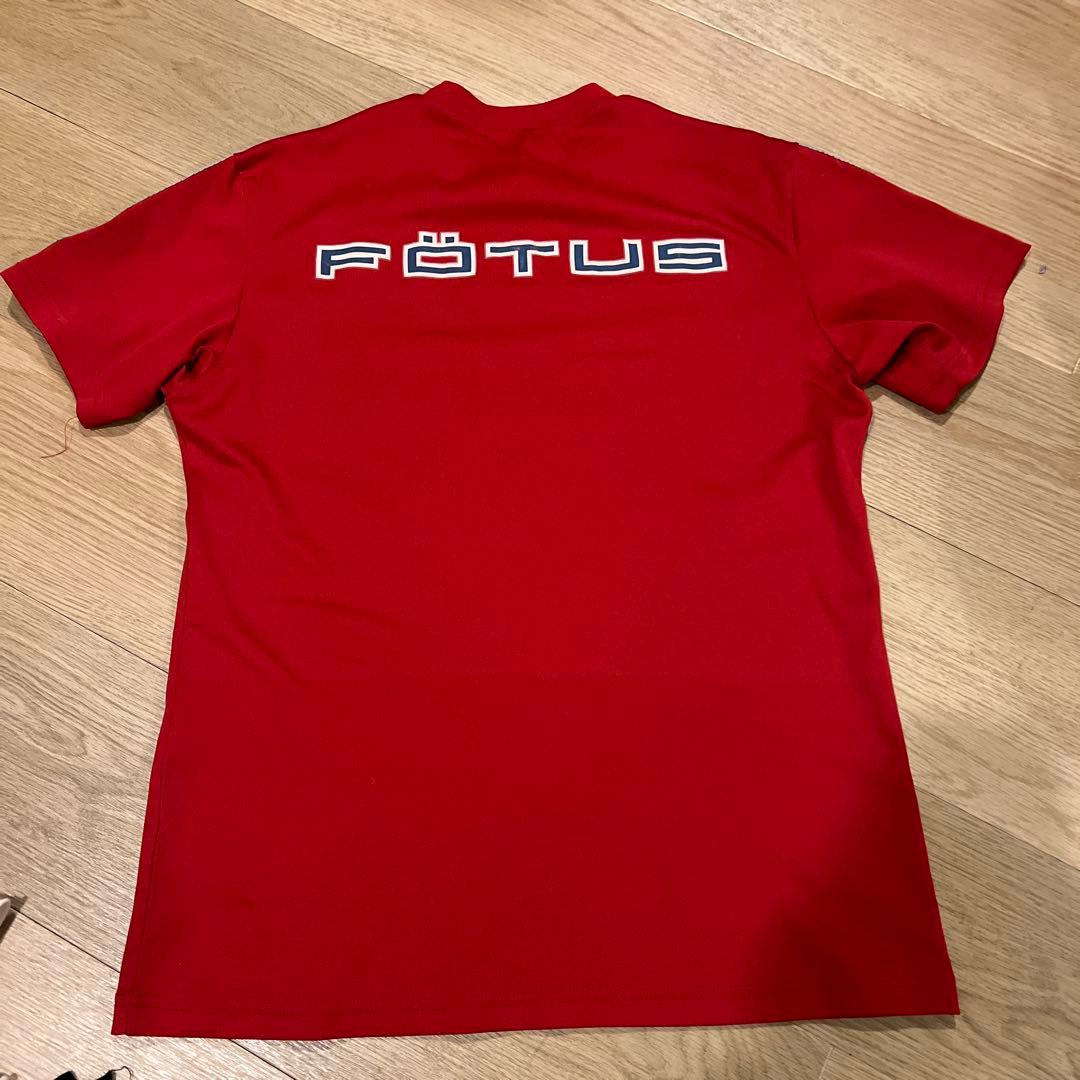 Fötus 赤 半袖Tシャツ ロゴ付き