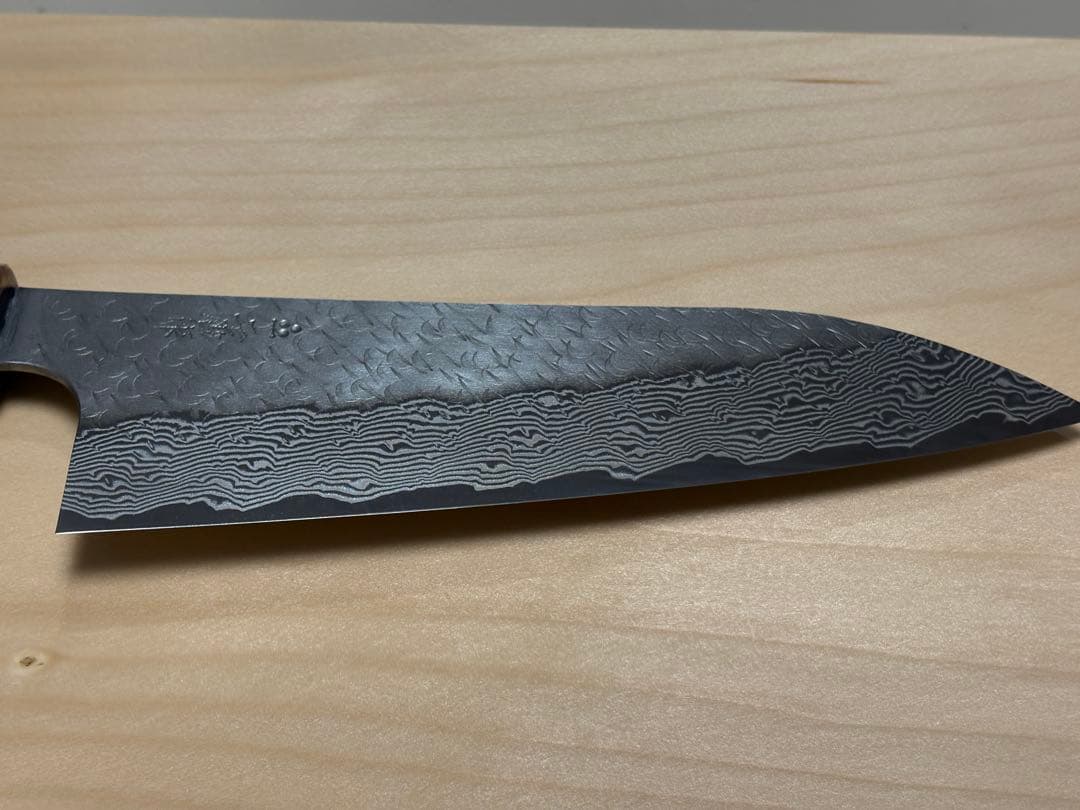 二唐刃物 三徳包丁 槌目水牛紫檀八角柄 180mm 粉末ハイス SG STRIX