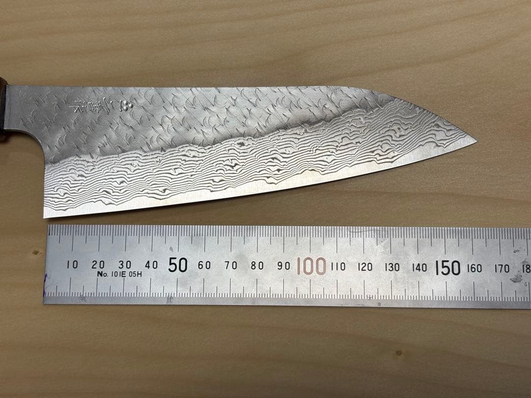 二唐刃物 三徳包丁 槌目水牛紫檀八角柄 180mm 粉末ハイス SG STRIX