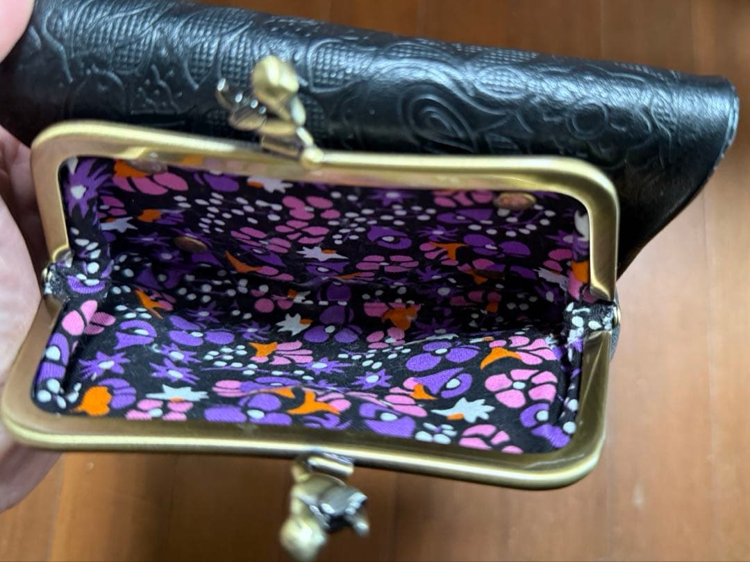 ANNA SUI 花柄エンボス 二つ折り財布