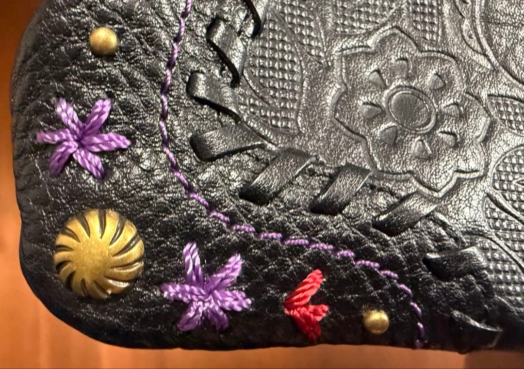 ANNA SUI 花柄エンボス 二つ折り財布