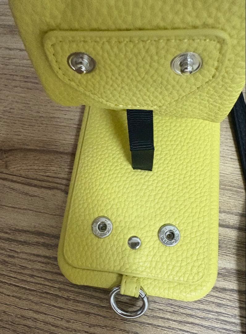【新品】iPhone16 ajew イエロー ストラップ付き