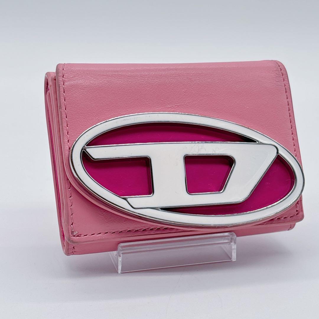 人気✨️DIESEL 3つ折り財布 コンパクトウォレット デカロゴ ピンク