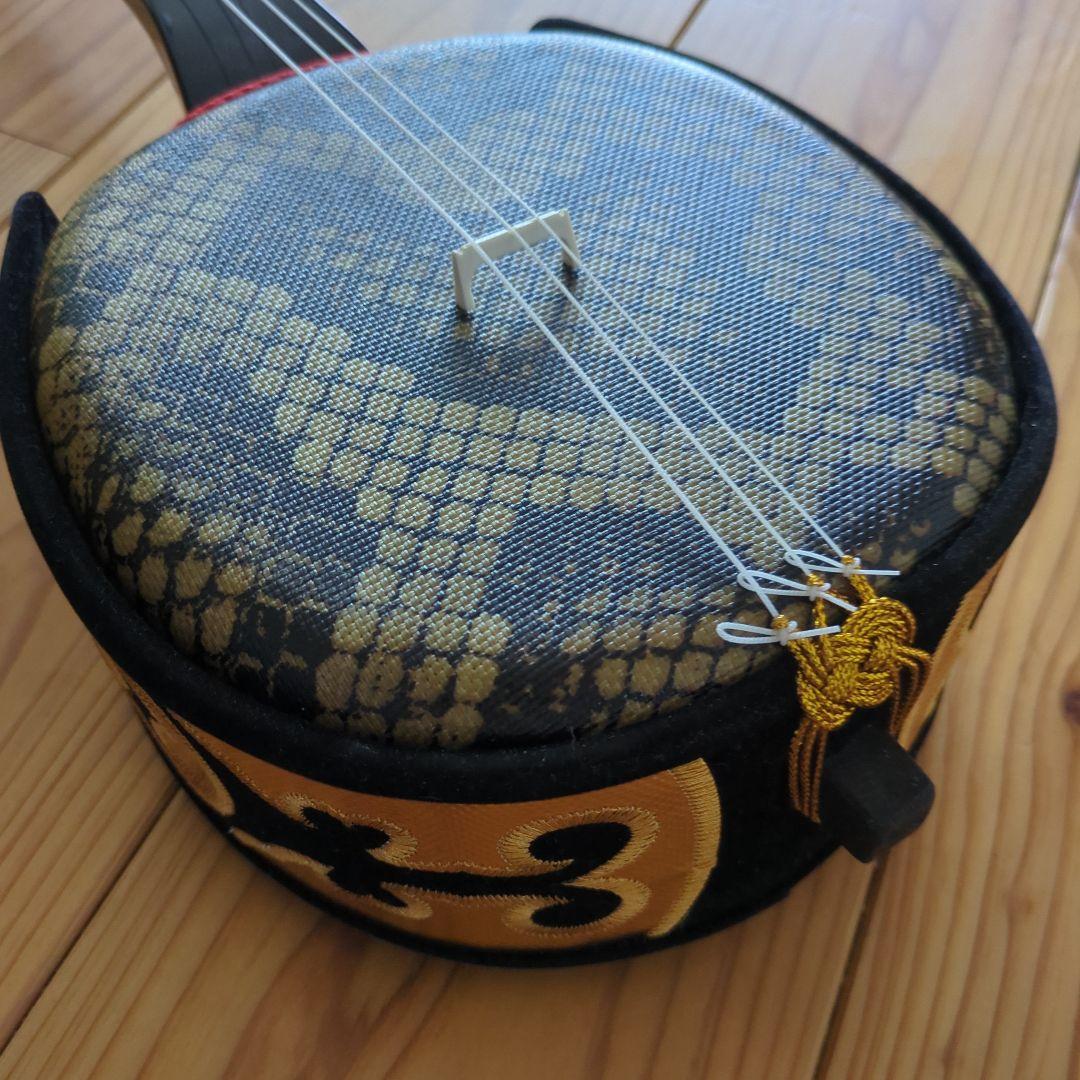 美しい三線 金色の刺繍付き
