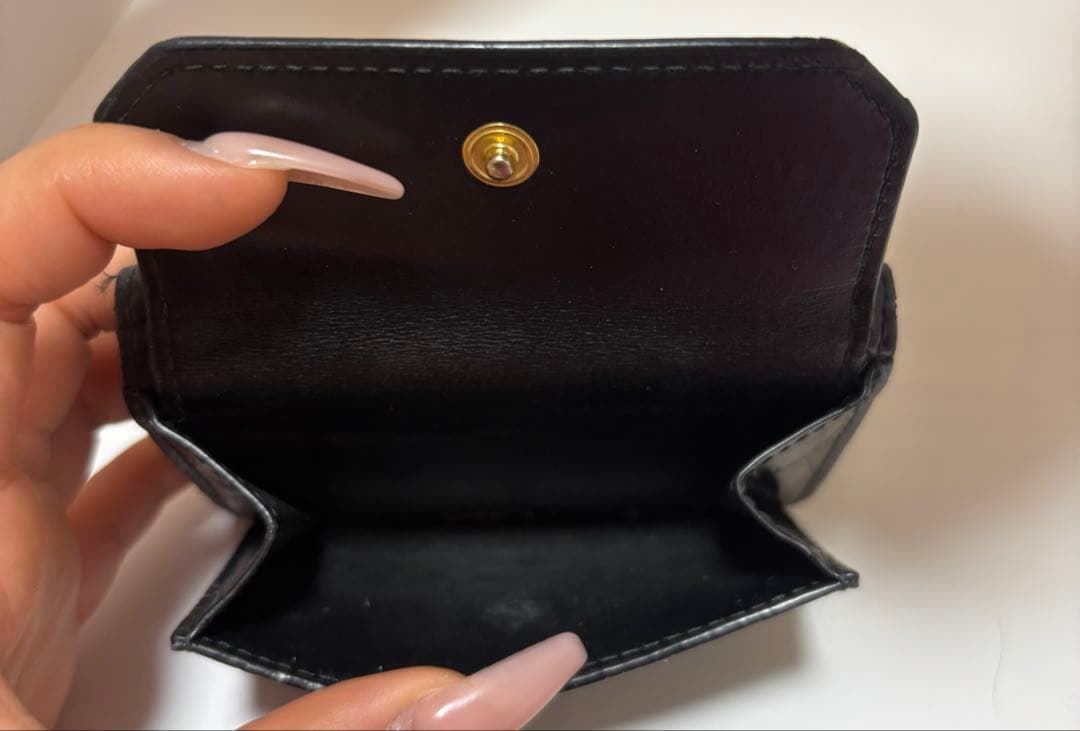 miumiu お財布黒　三つ折り　レザー　ゴールドロゴ　正規品　24時間以内配送