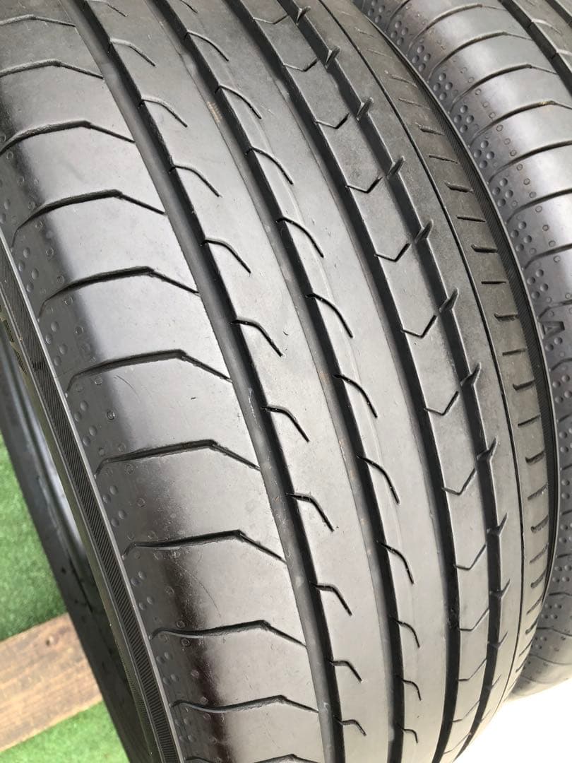 215/60 R16 YOKOHAMA BluEarth RV03ラジアルタイヤ