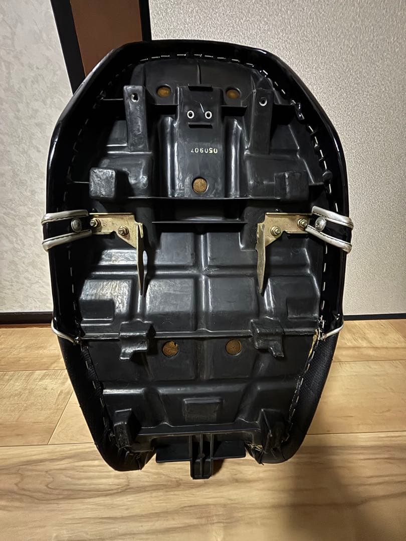 ゼファー400 バイクシート黒
