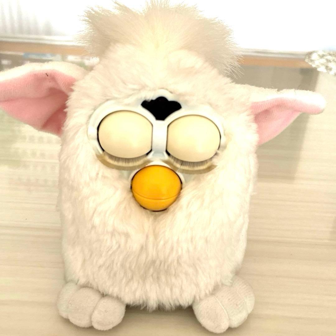 ファービー　Furby ホワイトカラー&ブルーアイ　TOMY