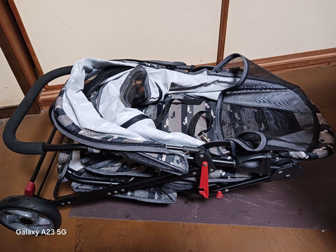ペットカートバギーミッキー ディズニー メッシュ窓付。値引き交渉可能です