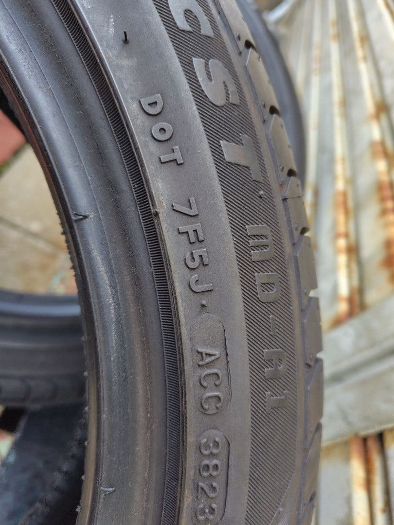りべらメダリオンCSTMD-A1 215/45ZR17 、２本セット