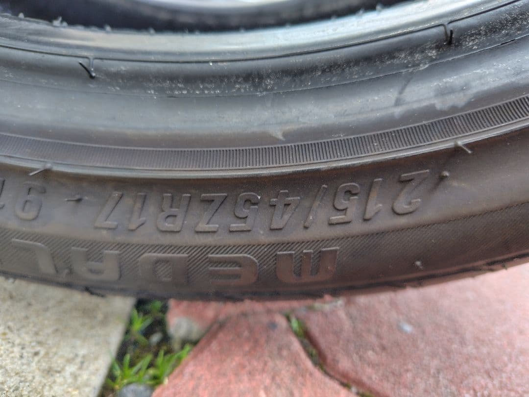 りべらメダリオンCSTMD-A1 215/45ZR17 、２本セット