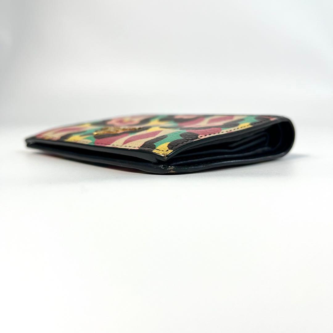 希少✨プラダ 二つ折り財布 花柄 総柄 ロゴ金具 レザー マルチカラー