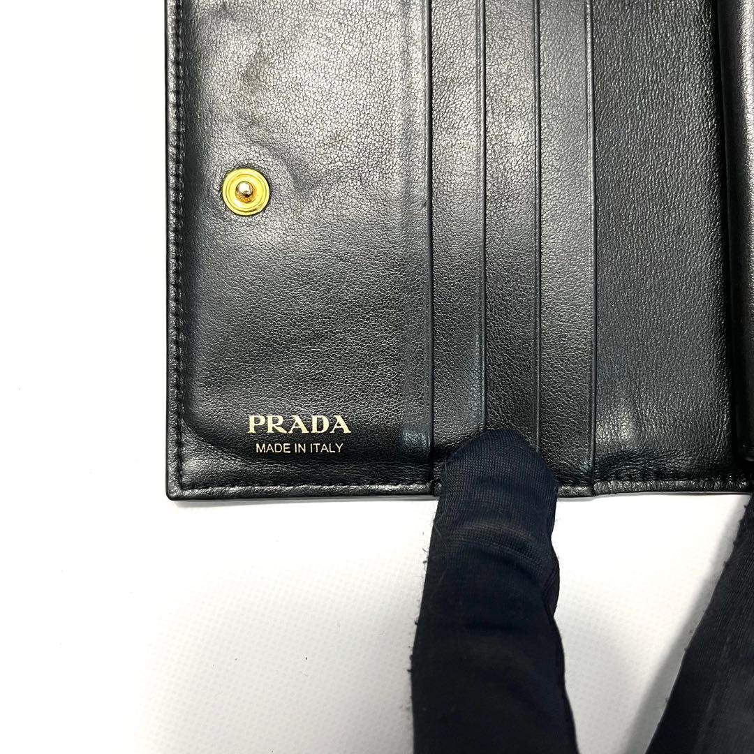 希少✨プラダ 二つ折り財布 花柄 総柄 ロゴ金具 レザー マルチカラー