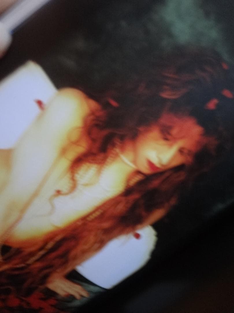 YOSHIKI初のオリジナル・インタヴュー+写真集。      『NUDE』