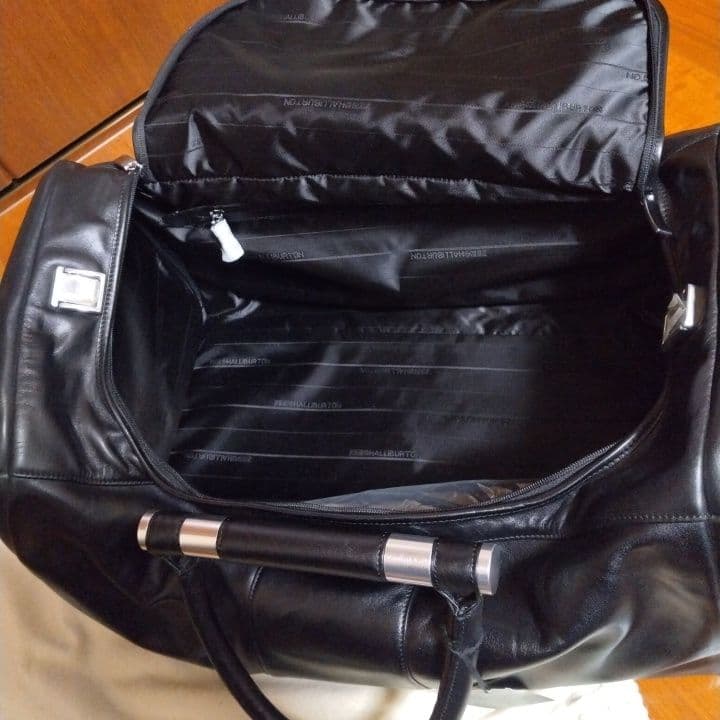 ZERO HALLIBURTONの黒 レザー ボストンバッグ