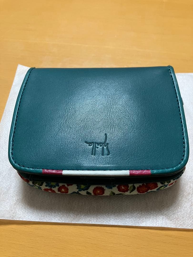 ＊絵美さま専用です＊シビラ　アミスタ　花柄ファスナー　レザー　二つ折り財布
