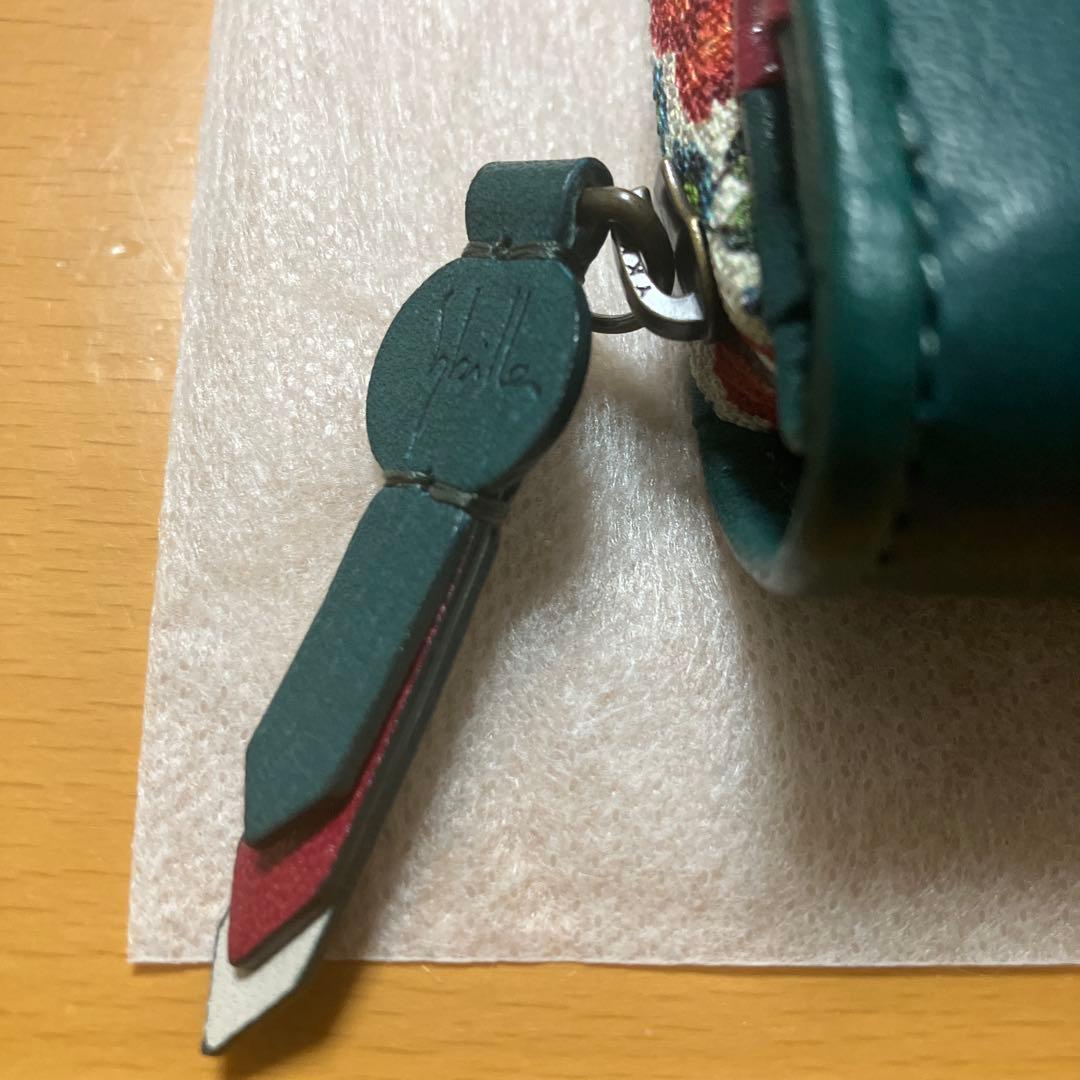 ＊絵美さま専用です＊シビラ　アミスタ　花柄ファスナー　レザー　二つ折り財布