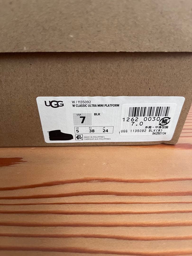 ［カープ娘さん限定］新品未使用 UGG ウルトラ ミニ US7.0 24cm
