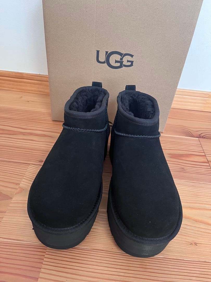 ［カープ娘さん限定］新品未使用 UGG ウルトラ ミニ US7.0 24cm