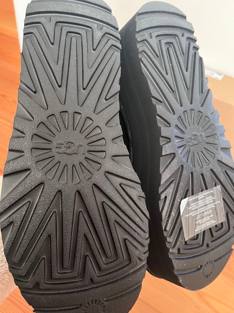［カープ娘さん限定］新品未使用 UGG ウルトラ ミニ US7.0 24cm