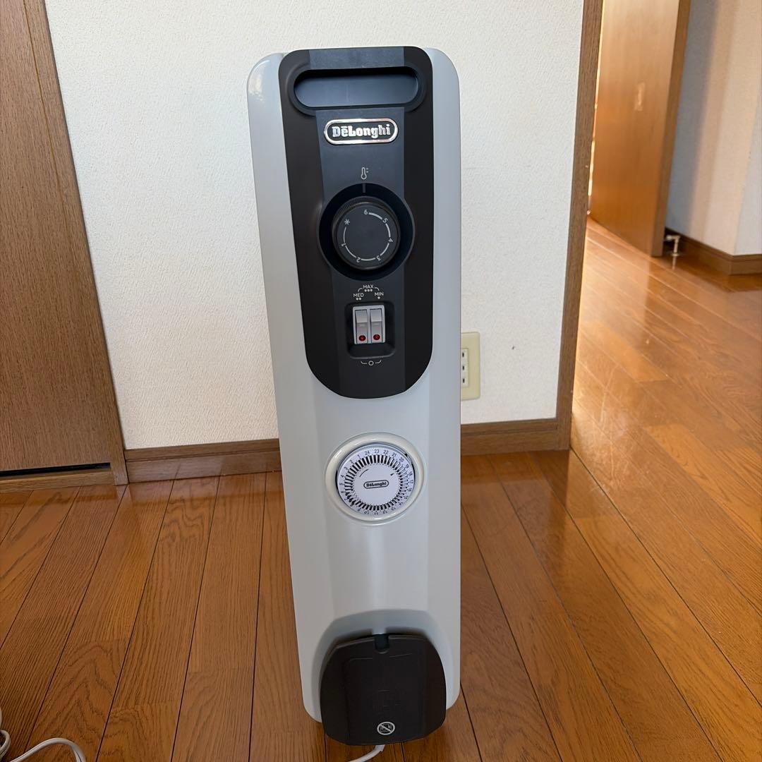 デロンギ　オイルヒーター　 DeLonghi 型番号RHJ10F1015-DG