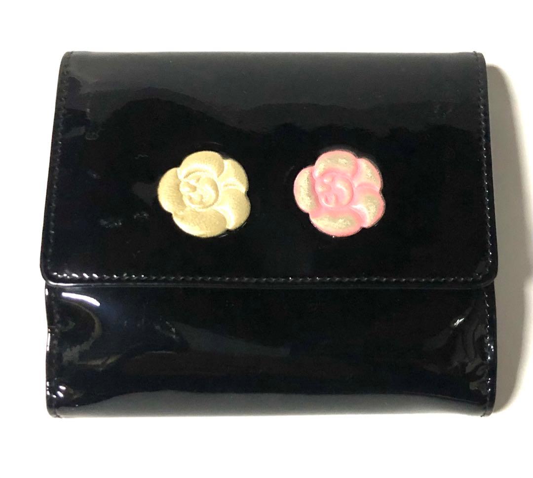 Maki！美品☆CHANEL シャネル☆三つ折り エナメル財布 ☆カメリア