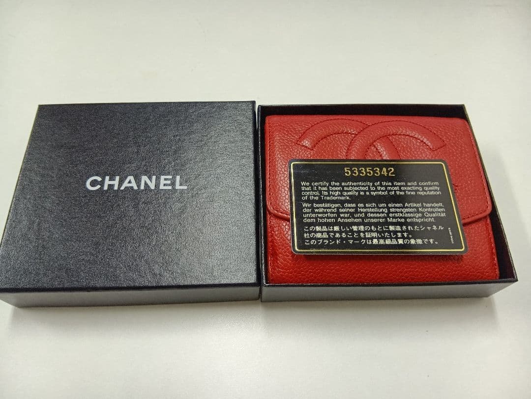 CHANEL レッド 二つ折り財布