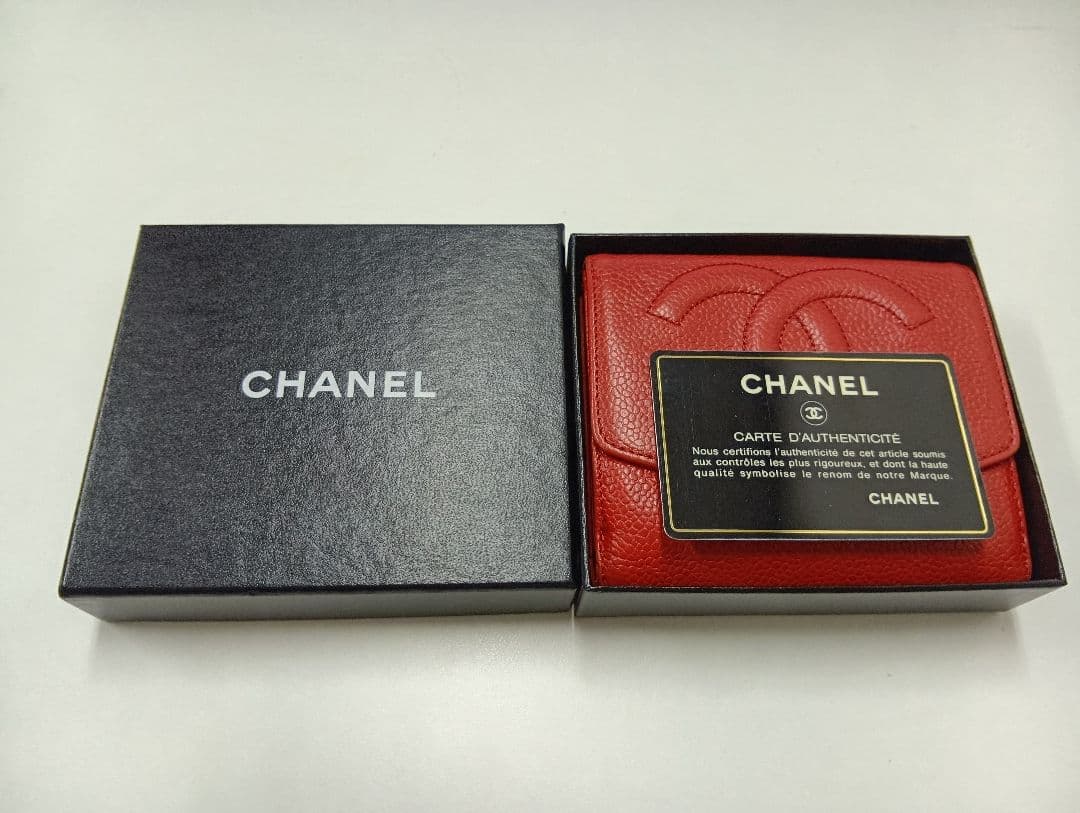 CHANEL レッド 二つ折り財布