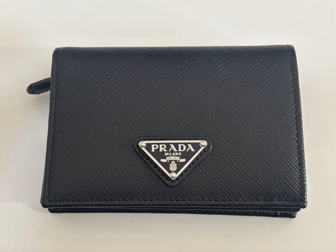 PRADA プラダ　サフィアーノトライアングル 財布　二つ折