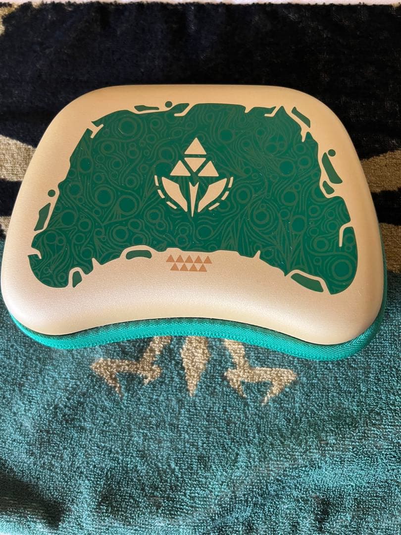 プロコンと専用ケース ゼルダの伝説 ティアキン風仕様 ゴールド Switch