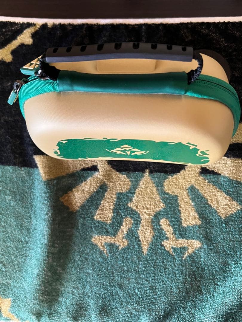 プロコンと専用ケース ゼルダの伝説 ティアキン風仕様 ゴールド Switch