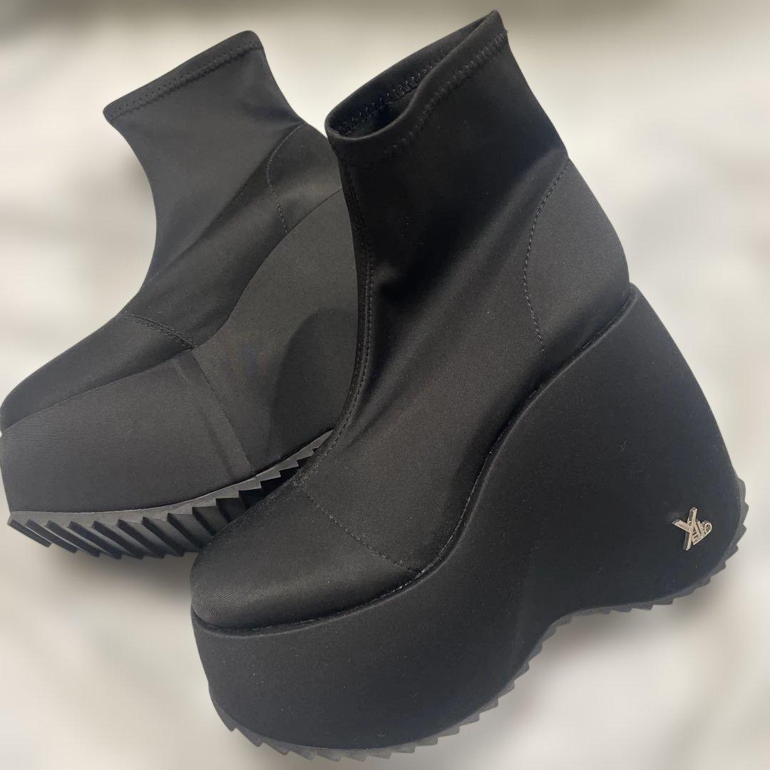 YELLO♡ TOKYO BLACK PLATFORM SHORT BOOTS