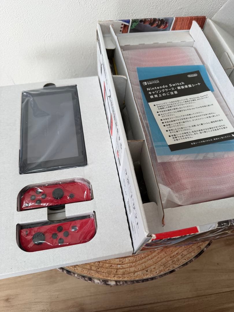 Nintendo Switch ニンテンドースイッチ本体　マリオカラー
